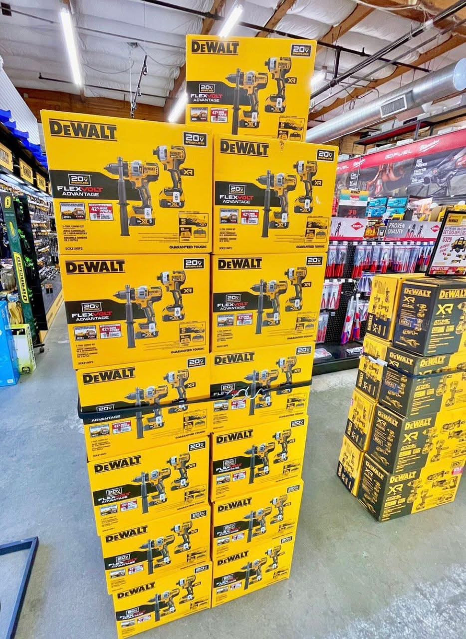 Kit combinazione di utensili elettrici Dewalt 20V MAX 8
Disponibili in vendita al dettaglio e pallet. 64 unità per pallet.