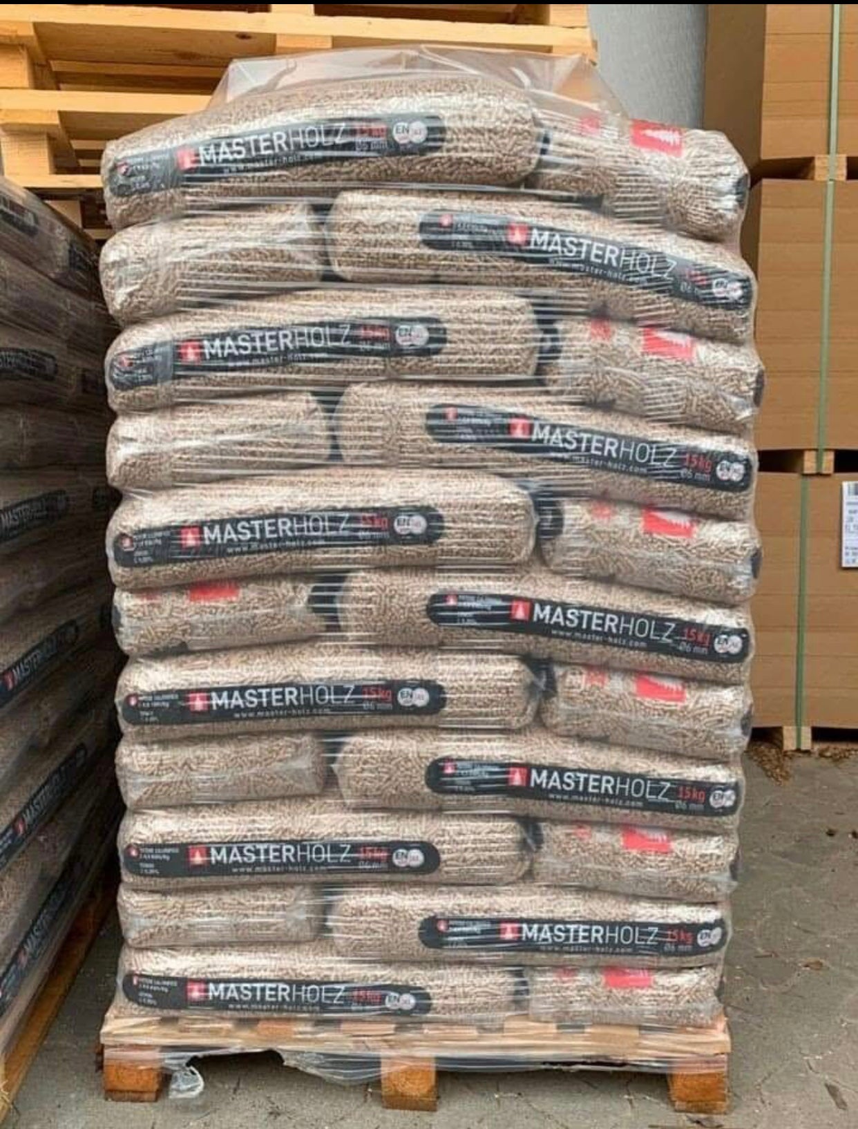 Pellet MASTERHOLZ pedana da 72 sacchi 15kh 180€