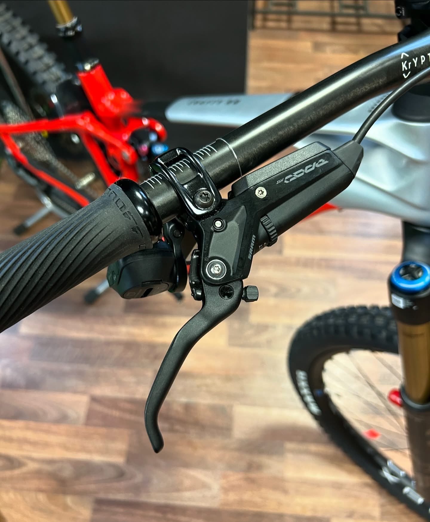 MONDRAKER CRAFTY CARBON RR