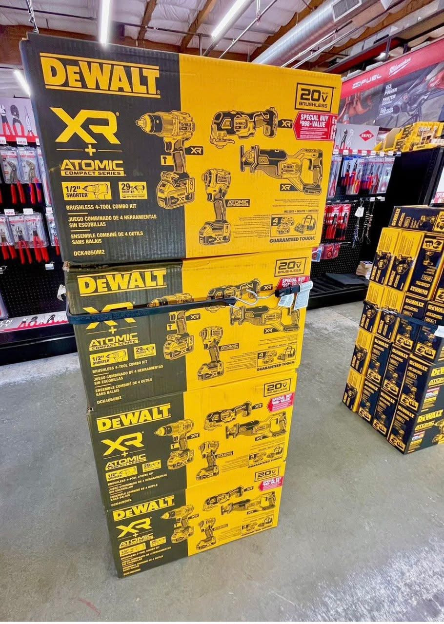 Kit combinazione di utensili elettrici Dewalt 20V MAX 8
Disponibili in vendita al dettaglio e pallet. 64 unità per pallet.